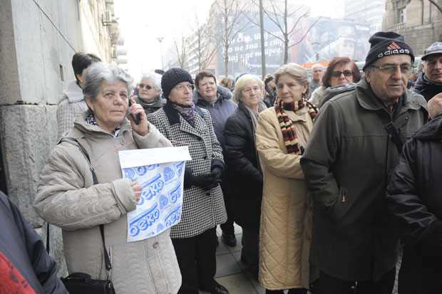 Радници Бека: Пљачкају и нас али и државу